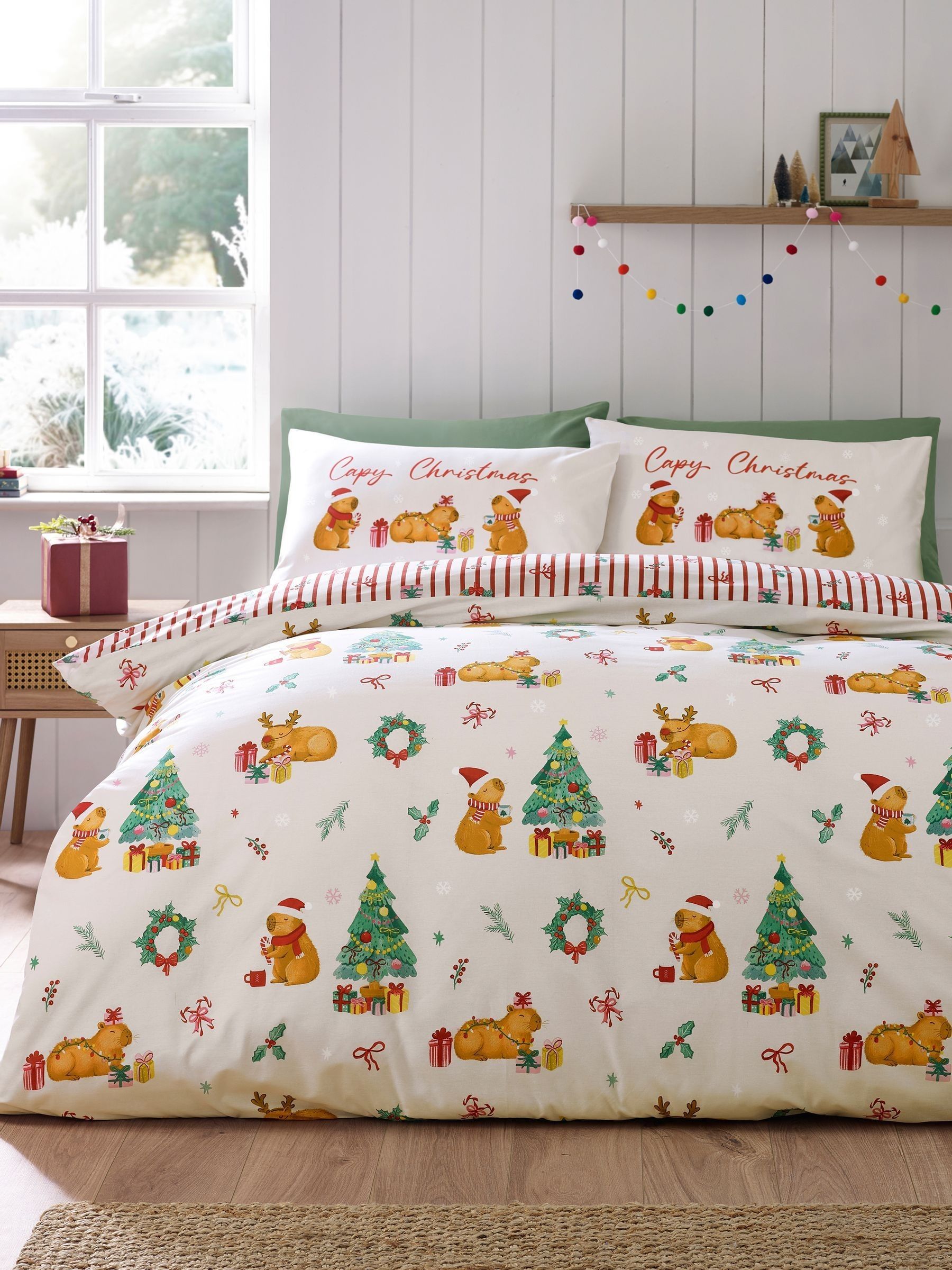 Catherine Lansfield Unisex Cream Christmas Capybara Bed Set - Image 7