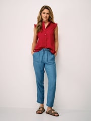 Blusa de algodón con bordado inglés Neve de Crew Clothing - Imagen 3 de 5