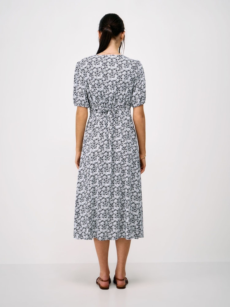 Vestido de tarde con cuello de pico y estampado floral Ava de Crew Clothing - Imagen 2 de 5