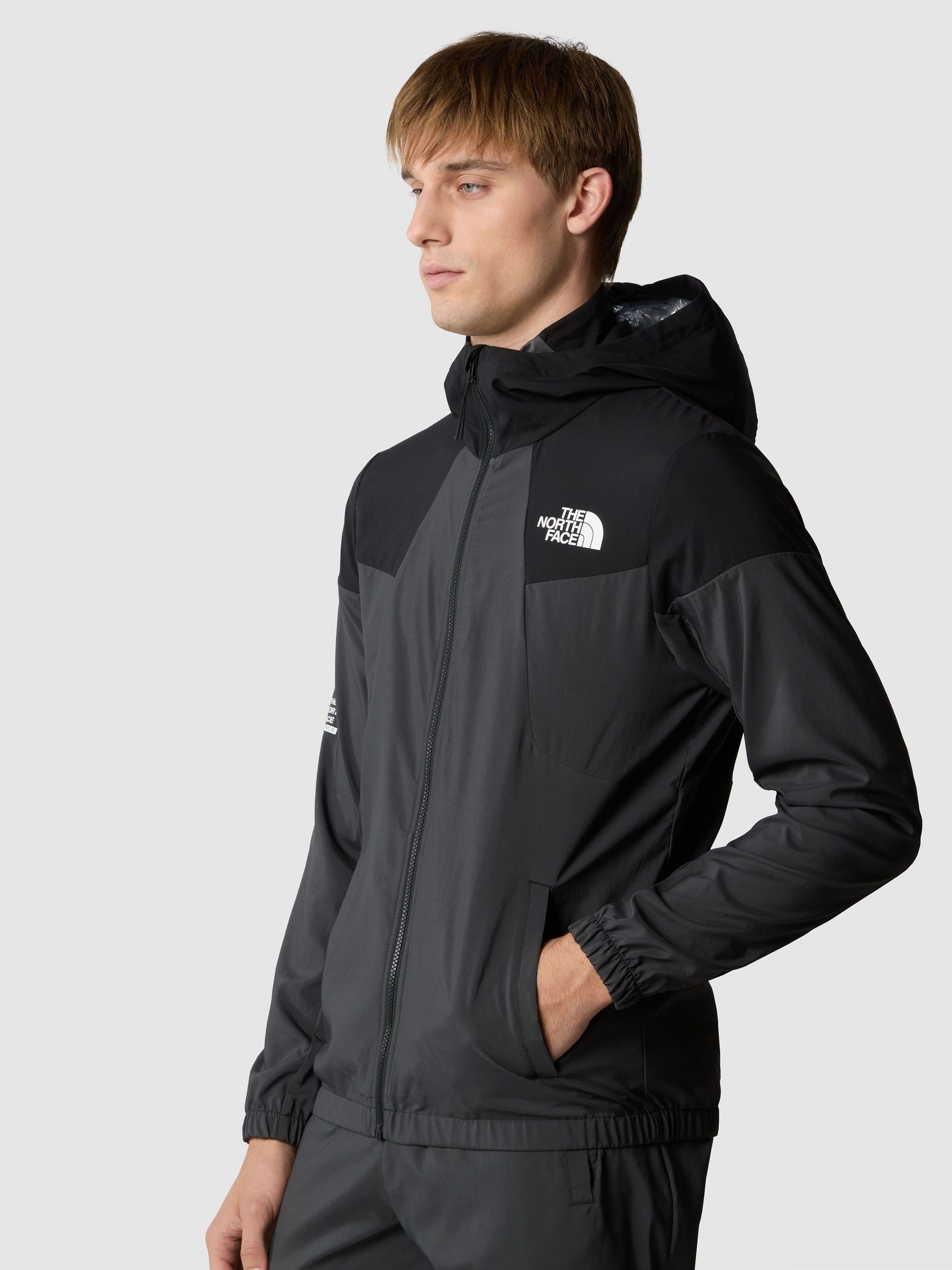 Acheter Gris clair The North Face Veste de survetement a capuche coupe vent Mountain Athletics homme from Next Luxembourg