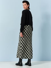 Schwarz Khaki kariert - Kariertes Kleid mit Sweatshirt-Lage und Grafik - Bild 2 von 6