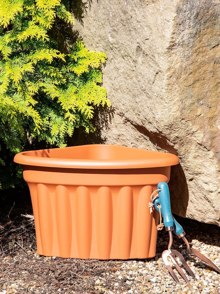 Wham Set of 3 Brown Garden Vista 49cm Plastic Corner Planters - Image 2 of 4