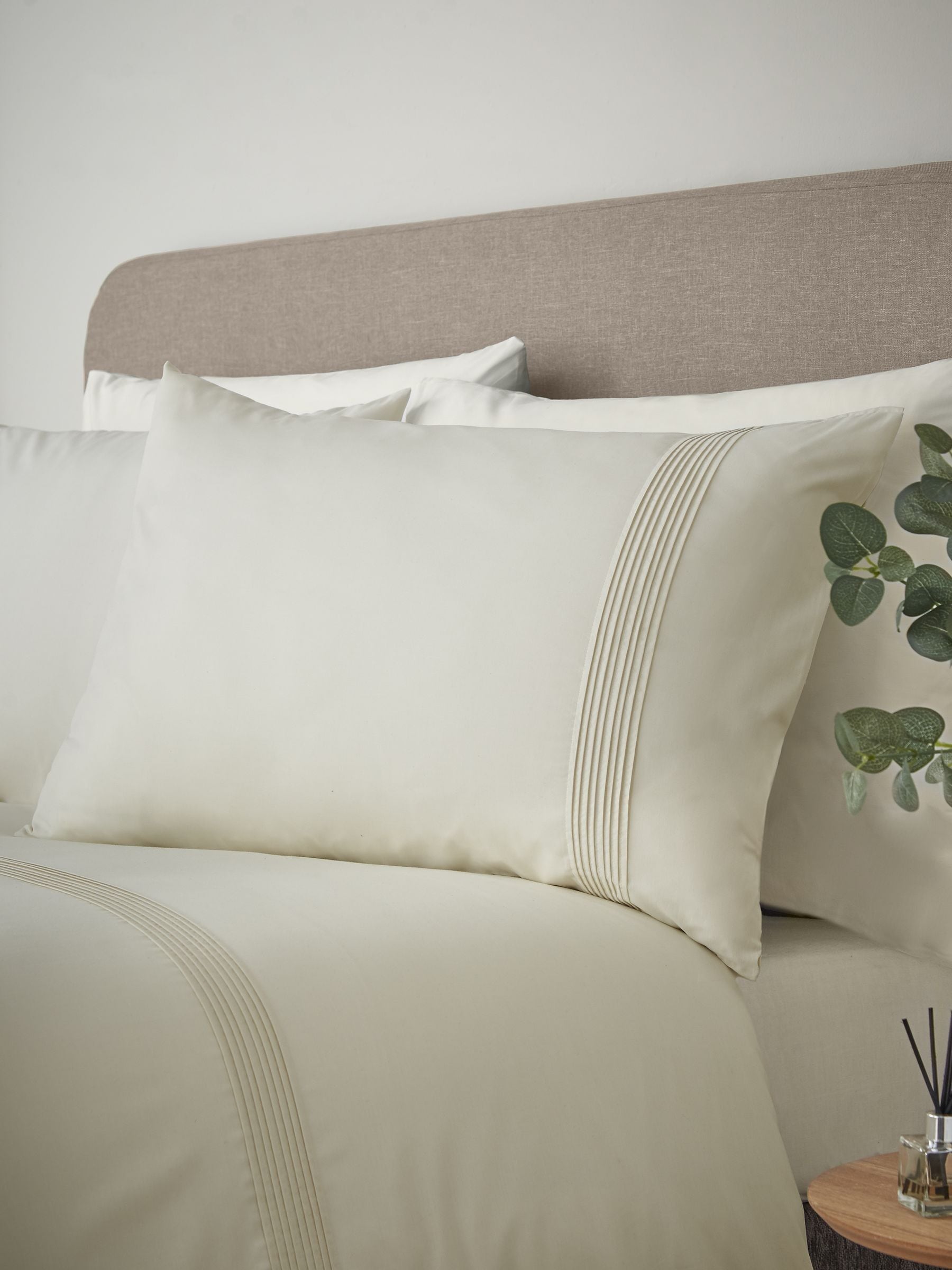 Catherine Lansfield Pintuck Easy Iron Percale Duvet Cover Set - Image 6
