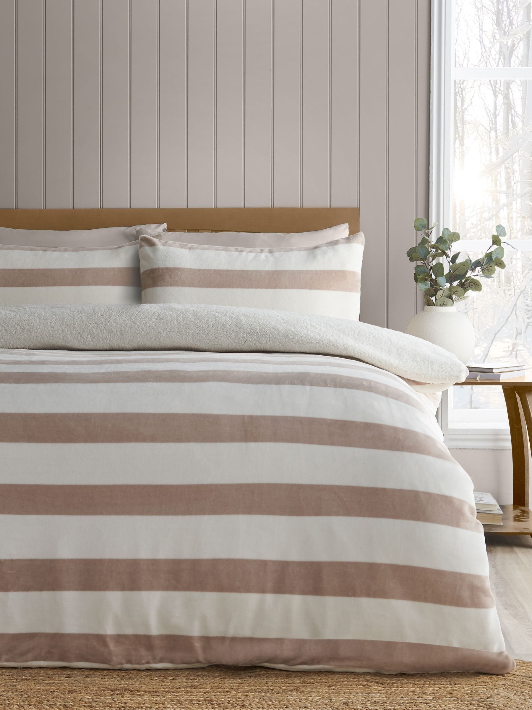 B&Q - Cosy Sherpa Stripe Super King Duvet Cover Set With Pillowcases Natural - Image 7