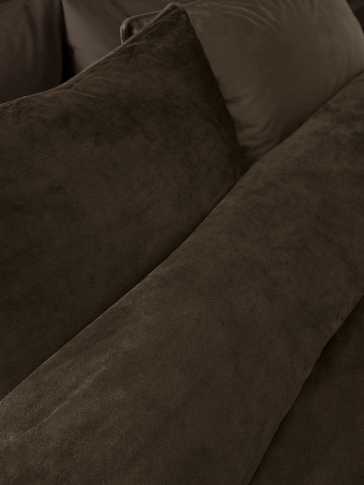 Catherine Lansfield Chocolate Kingsley Soft Matt Velvet Duvet Cover and Pillowcase Set - Image 3 of 3