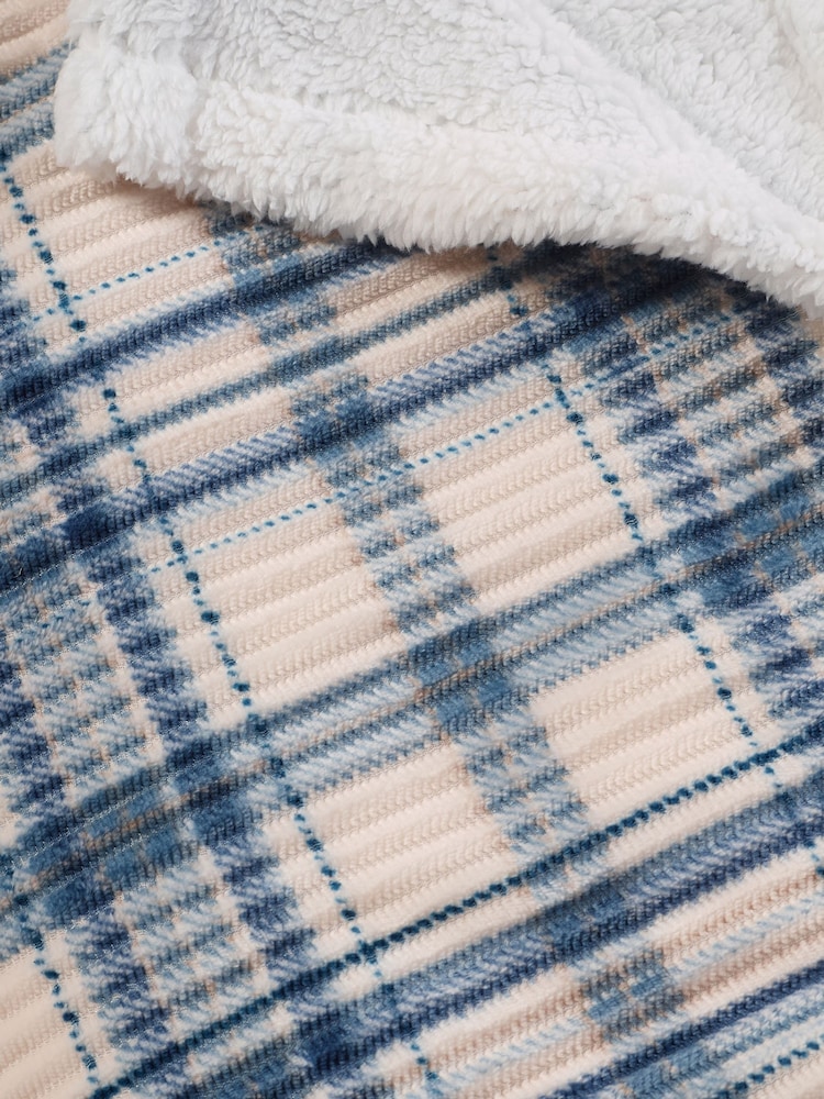 Catherine Lansfield Blue Cosy Ribbed Check Sherpa Blanket Throw - Image 3 of 3 Catherine Lansfield Blue Cosy Ribbed Check Sherpa Blanket Throw - Image 3 of 3