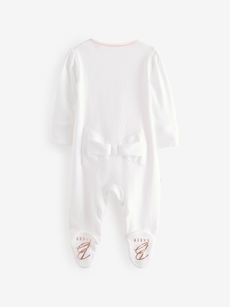 Baker by Ted Baker Born In 2025 100% Cotton bela pajac za spanje - Slika 2 iz 5 Baker by Ted Baker Born In 2025 100% Cotton bela pajac za spanje - Slika 2 iz 5