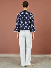 Tumši zils - Yumi Cotton Fluted Sleeve Broderie Shirt - Attēls 5 no 5