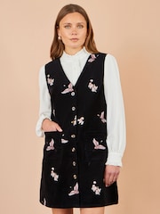 Svart - Yumi Crane Brodert Pinafore-kjole - Bilde 4 av 5