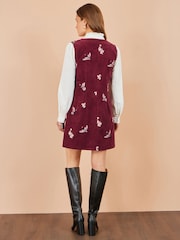 Rød - Yumi Crane Brodert Pinafore-kjole - Bilde 4 av 4