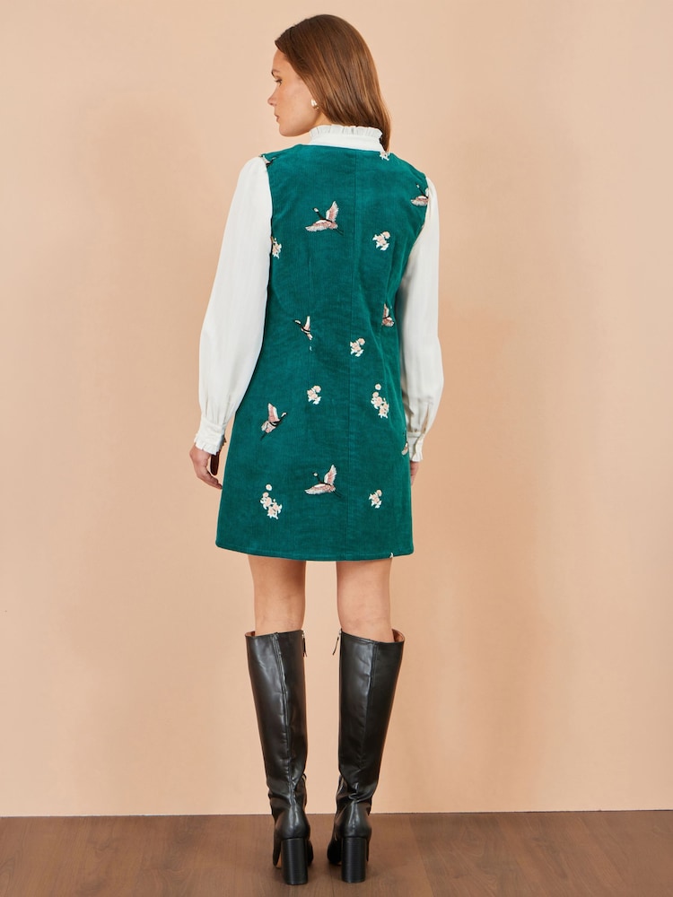 Blå - Yumi Crane Brodert Pinafore-kjole - Bilde 5 av 5 Blå - Yumi Crane Brodert Pinafore-kjole - Bilde 5 av 5