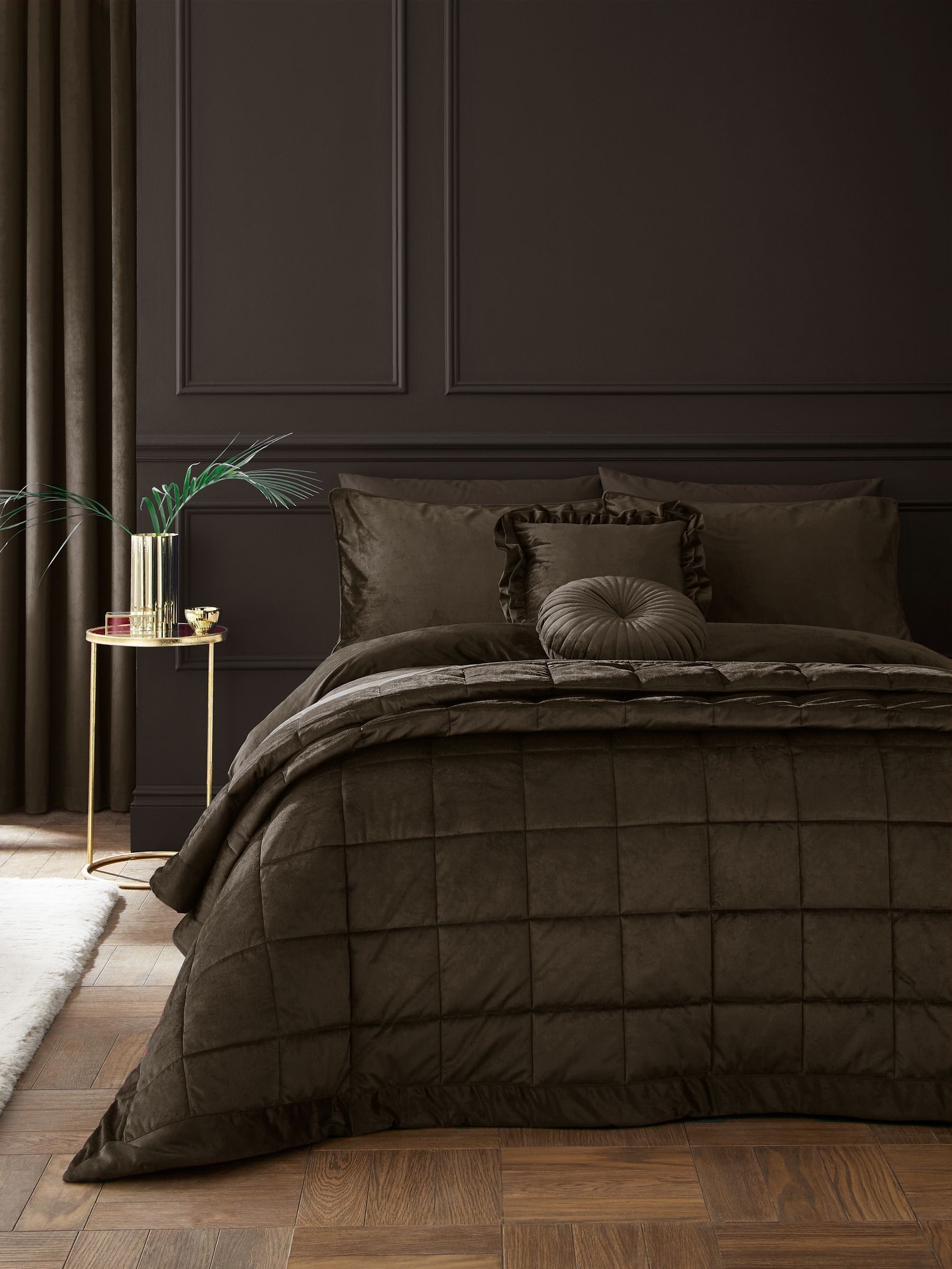 B&Q - Kingsley Matt Velvet Quilted 220X220Cm Bedspread Chocolate - Image 6