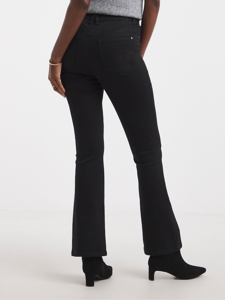 Vaqueros de corte acampanado y cintura alta superelásticos de JD Williams - Imagen 2 de 4