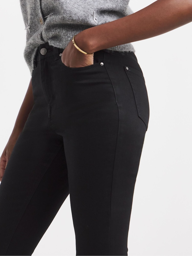 Vaqueros de corte acampanado y cintura alta superelásticos de JD Williams - Imagen 4 de 4