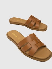 Schuh Tierney Leather Sliders - Image 3 of 4
