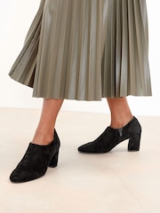 črna Suede - Čevlji z zaprto peto Forever Comfort® z motionflex - Slika 1 iz 6