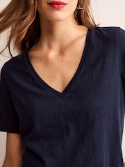 Boden Navy Blue Regular V-Neck Slub 100% Cotton T-Shirt - Image 4 of 5