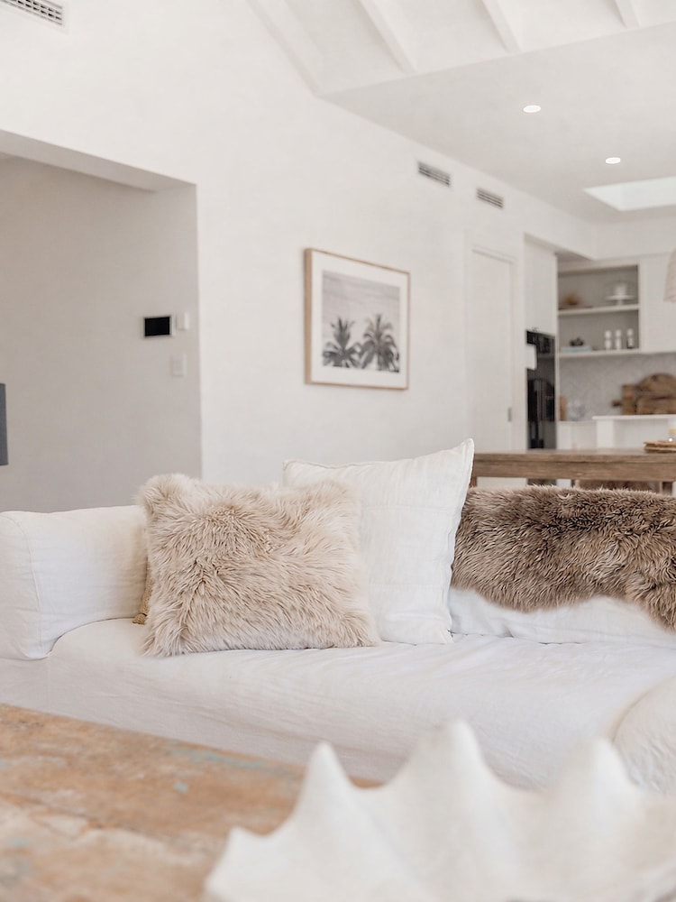 Naturally Sheepskins Stone Premium New Zealand Sheepskin Long Wool Cushion - Image 4 of 4 Naturally Sheepskins Stone Premium New Zealand Sheepskin Long Wool Cushion - Image 4 of 4