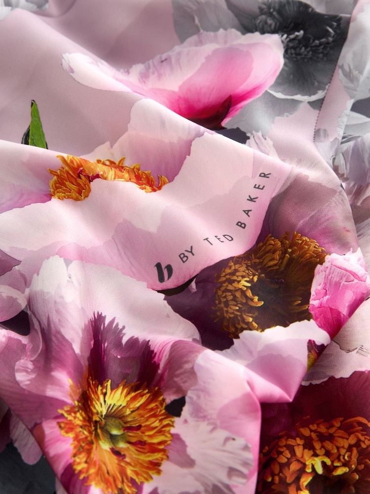 Rosa geblümt - B by Ted Baker – Pyjama aus Satin mit Blumenmuster und Knopfleiste - Bild 11 von 11