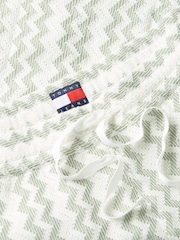 Tommy Jeans Green Open Textured Logo Label Shorts - Image 4 of 4