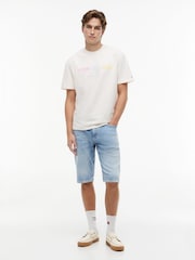 Tommy Jeans Blue Ryan Faded Straight Denim Shorts - Image 3 of 5