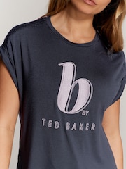 B By Ted Baker Pyjama-Set aus Viskose mit floraler Satinrückseite in Anthrazitgrau - Bild 5 von 12