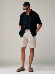 Grau - Chinoshorts aus Leinenmischung - Bild 2 von 9