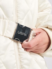من U.S. Polo Assn. معطف منفوخ بحزام للبنات - صورة 5 من 11