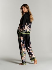Schwarz - B by Ted Baker – Pyjama aus Satin mit Blumenmuster und Knopfleiste - Bild 3 von 8
