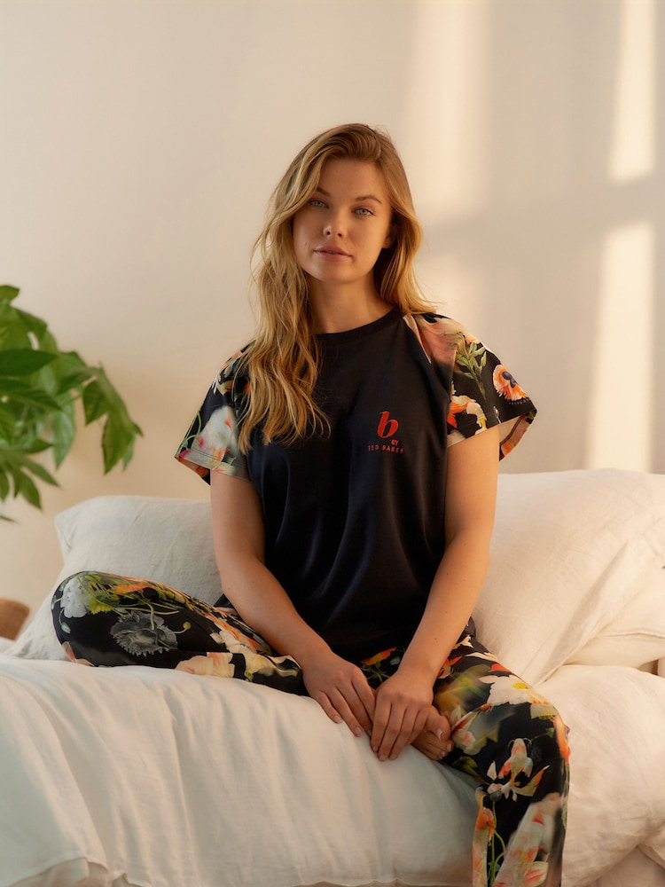 B by Ted Baker schwarzes Pyjama-Set mit Floralmuster aus 100 % Baumwolle - Bild 1 von 8