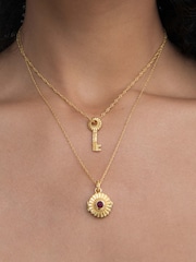 Collar con colgante de medallón Sunburst con rubí CZ de Ottoman Hands - Imagen 5 de 10