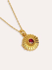 Collar con colgante de medallón Sunburst con rubí CZ de Ottoman Hands - Imagen 8 de 10