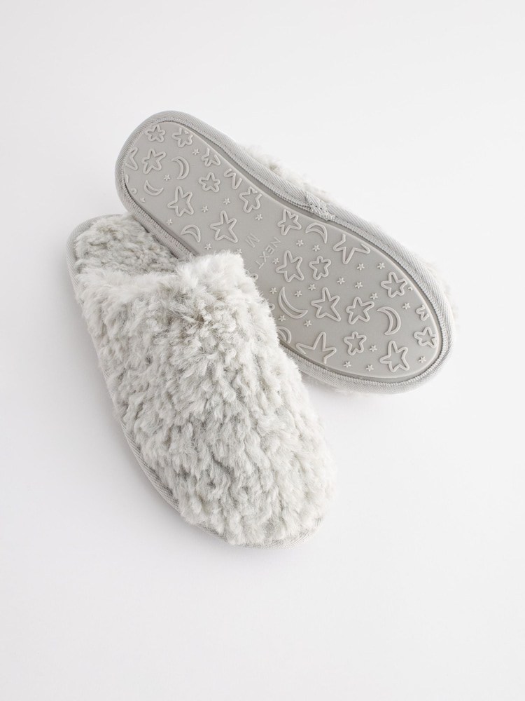 Gris - Chaussons style mules douillets en fausse fourrure - Image 5 of 7