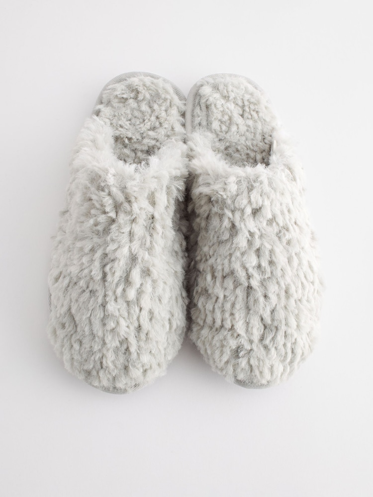 Gris - Chaussons style mules douillets en fausse fourrure - Image 6 of 7