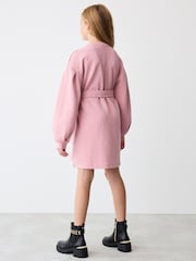 Baker by Ted Baker Plum škrlatna; vijolična obleka iz žakarja s pasom - Slika 3 iz 10