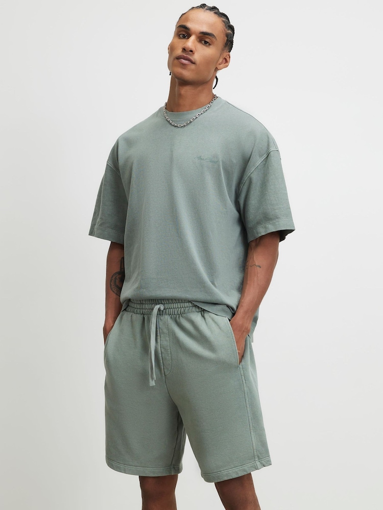River Island Green Oversized Washed Boxy T- Shirt And Shorts Set - Image 1 of 4 River Island Green Oversized Washed Boxy T- Shirt And Shorts Set - Image 1 of 4
