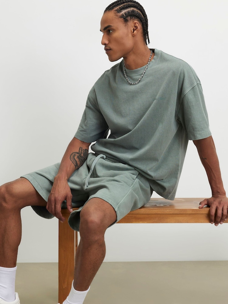 River Island Green Oversized Washed Boxy T- Shirt And Shorts Set - Image 2 of 4 River Island Green Oversized Washed Boxy T- Shirt And Shorts Set - Image 2 of 4