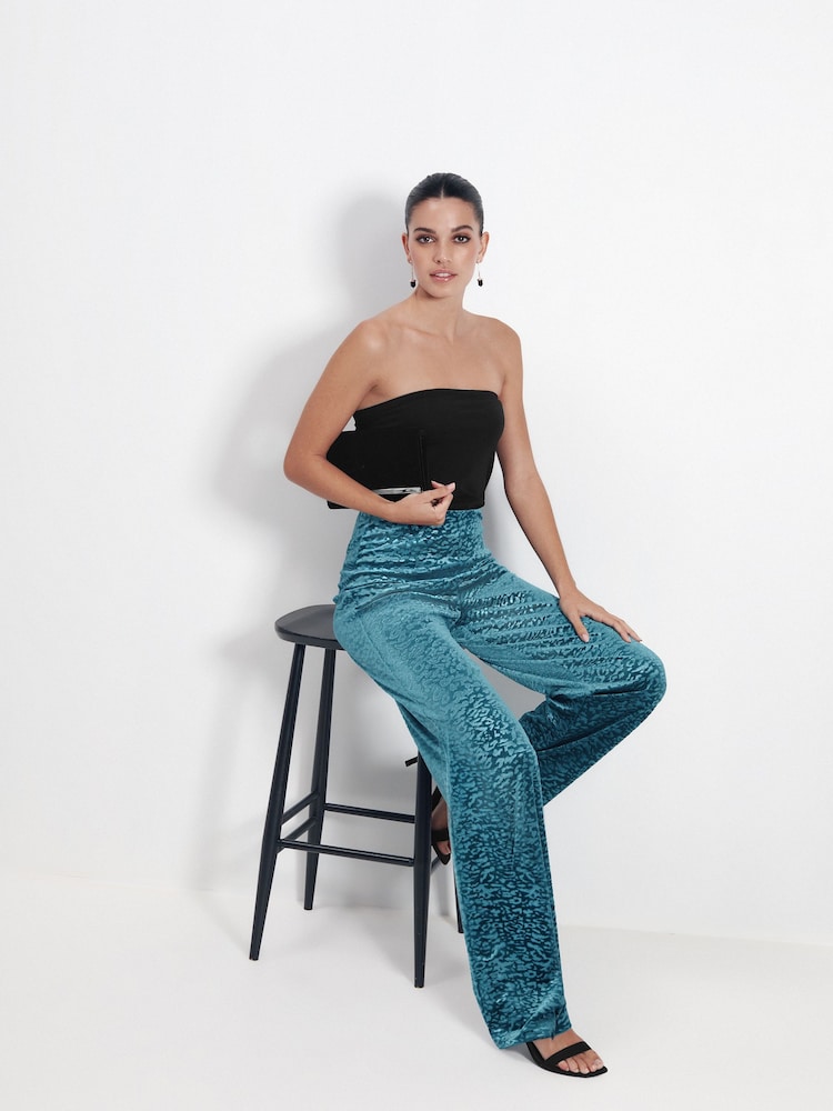 Petrolblau - Samthose mit weitem Beinschnitt - Bild 1 von 7 Petrolblau - Samthose mit weitem Beinschnitt - Bild 1 von 7