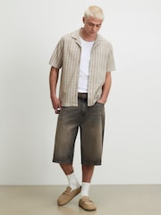 قميص جاكار مخطّط بياقة مطويّة صغيرة من River Island - صورة 2 من 4