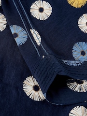 تيشرت بفتحة رقبة Weaver من White Stuff - صورة 5 من 5