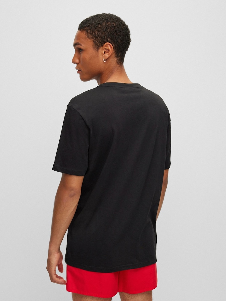 Schwarz - HUGO T-Shirt mit großem Logo auf der Brust aus 100 % Baumwolle - Bild 2 von 5