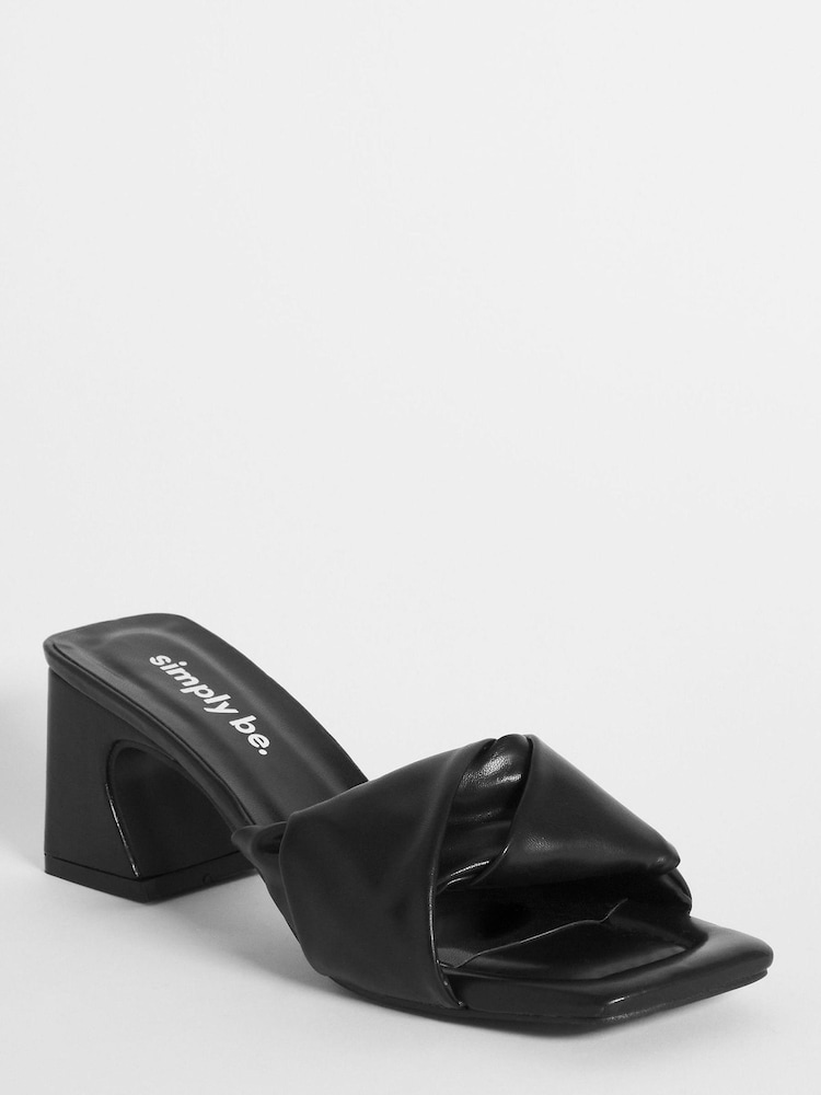 Simply Be Weiche, voluminöse Sandalen mit niedrigem Blockabsatz und Knotendetail, Schwarz - Bild 2 von 3 Simply Be Weiche, voluminöse Sandalen mit niedrigem Blockabsatz und Knotendetail, Schwarz - Bild 2 von 3