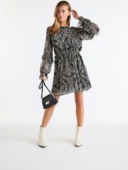 Monochrom geblümt - Langärmeliges Minikleid mit Rüschen - Bild 2 von 7