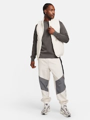 Nike White Sportswear Air Insulated Vest - Image 3 of 6