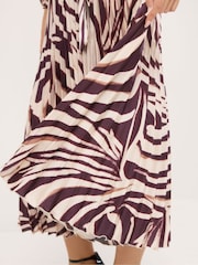 Star by Julien MacDonald Satin Plisseret Mock Wrap-kjole - Billede 4 af 6