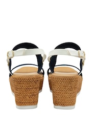 Sandalias de cuña con puntera abierta de Lotus - Imagen 3 de 4