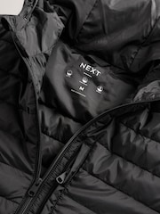 Preto - Casaco acolchoado leve com capuz resistente ao chuveiro - Imagem 16 de 17