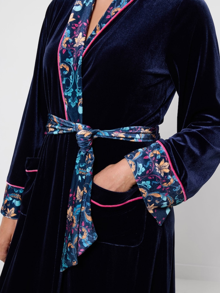 Joe Browns Boutique Mystical Velvet Dressing Gown - صورة 2 من 5 Joe Browns Boutique Mystical Velvet Dressing Gown - صورة 2 من 5