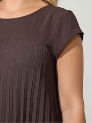 Yours Curve Brown London Pleated Maxi Dress - Image 4 of 6