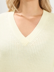 Yours Curve White Essential V-Neck Jumper - Image 4 of 6